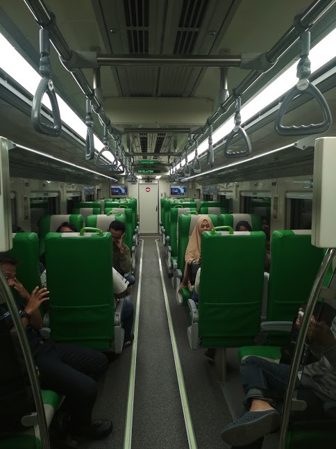 Interior KRDE ME 204 pada Kereta TeC │ Sumber : Ikko Haidar Farozy