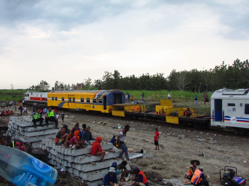 Gerbong NNKW dan Kereta NNW Sebagai Pelengkap Kirow Multitasker KRC 800N | Sumber: Muhammad Alif Asta Jaya 