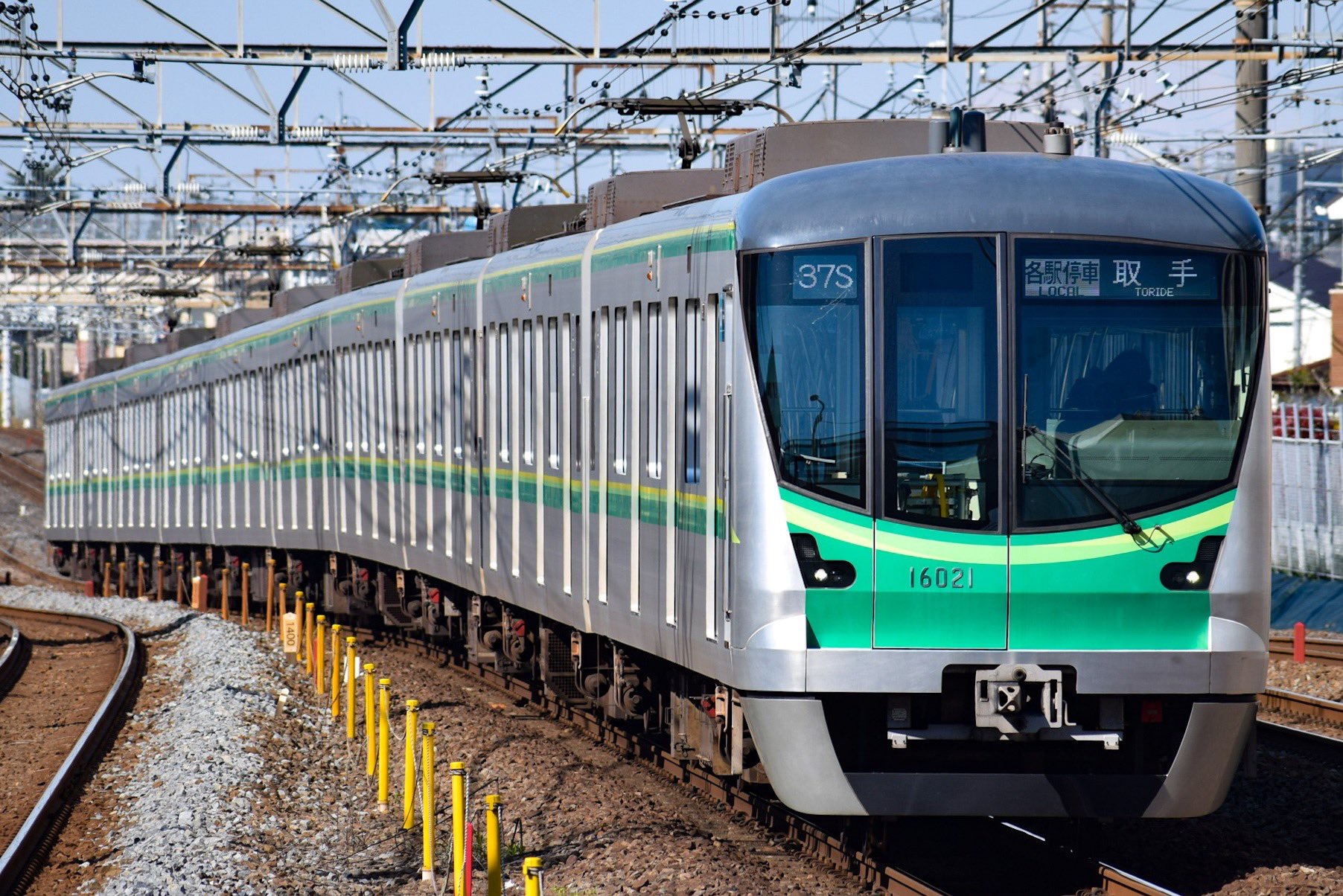 Tokyo Metro 16000 yang dibuat oleh pabrikan Kawasaki Heavy Industry | Foto: Wikimedia/えぬはち