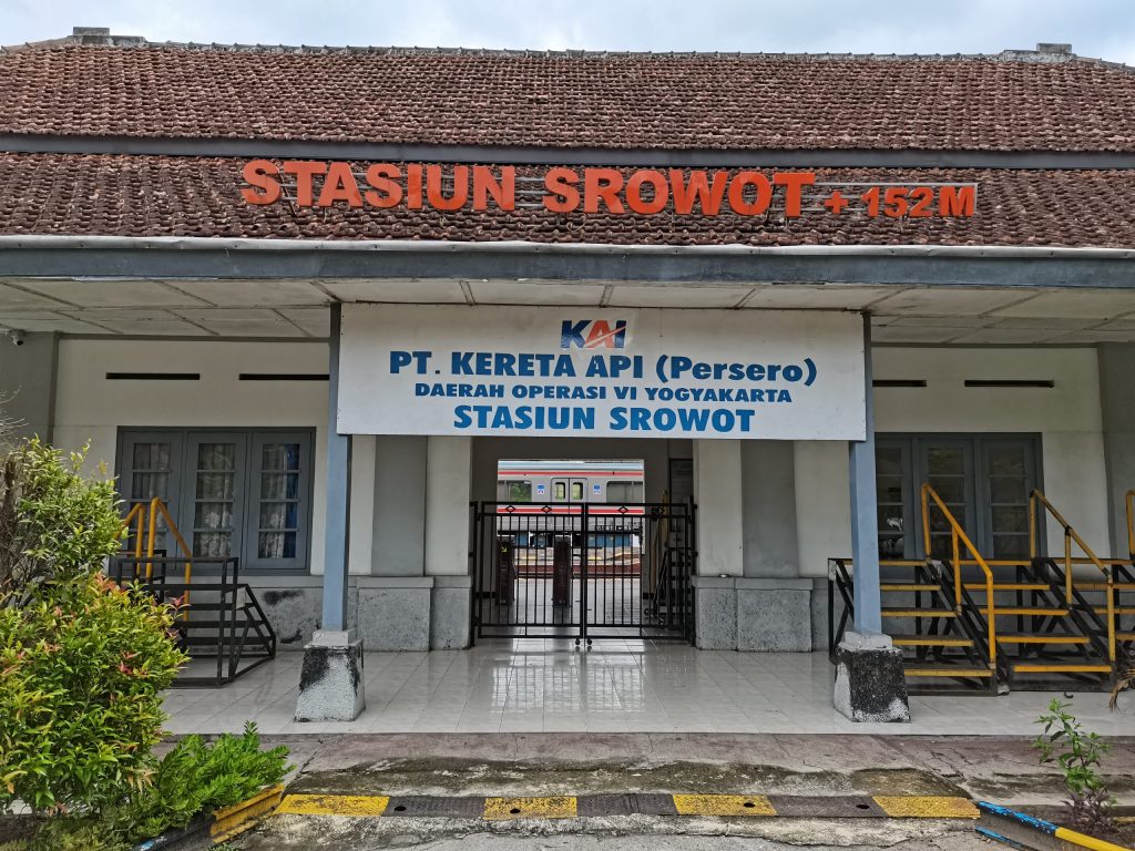 Stasiun Srowot
