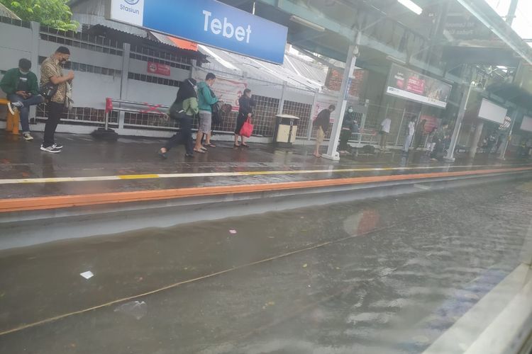 Stasiun Tebet terendam air