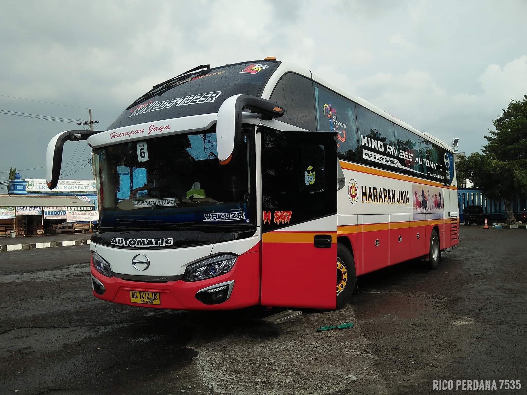Bus Hino Automatic Harapan Jaya