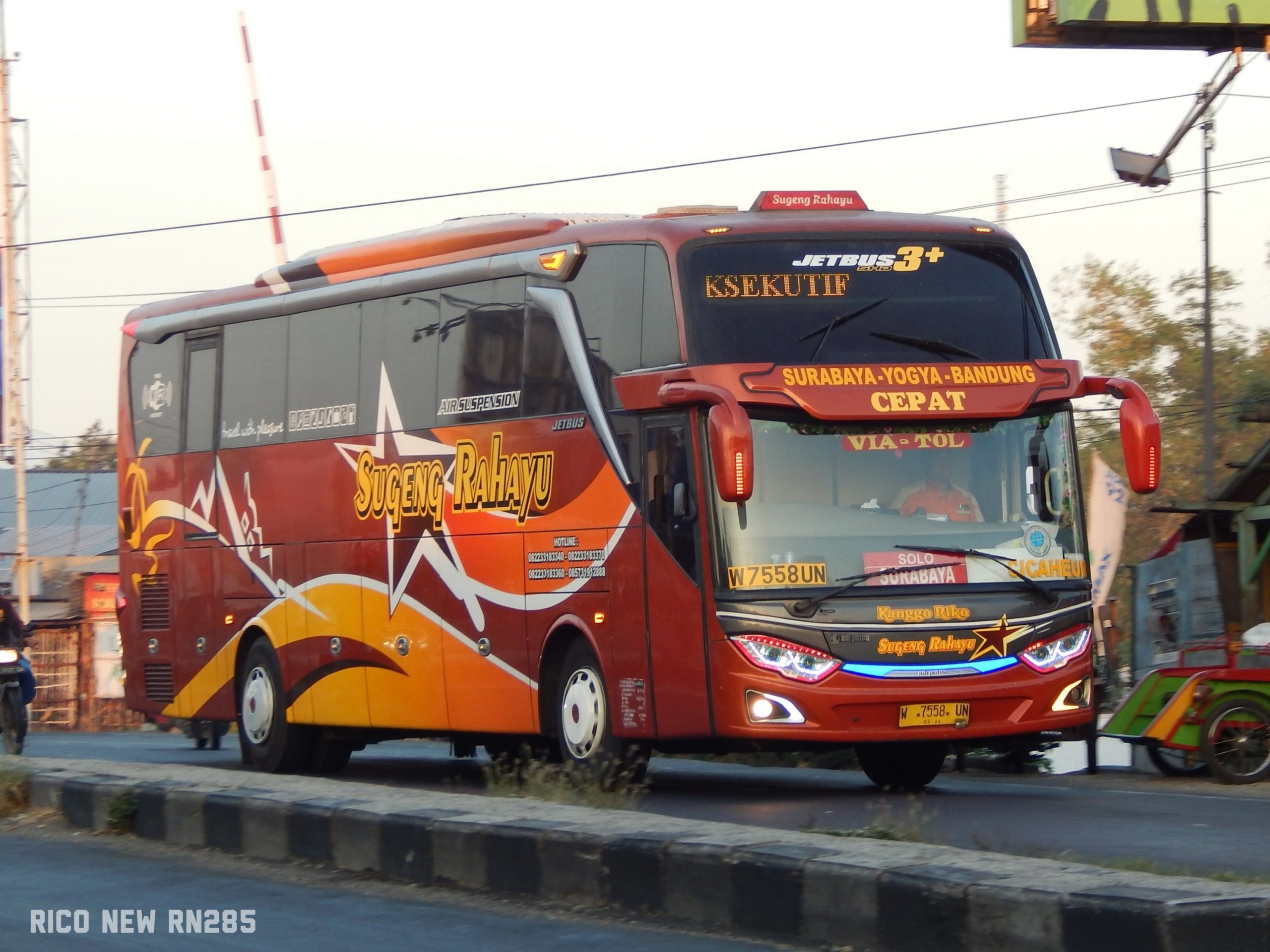 Bus Sugeng Rahayu SHD Hino