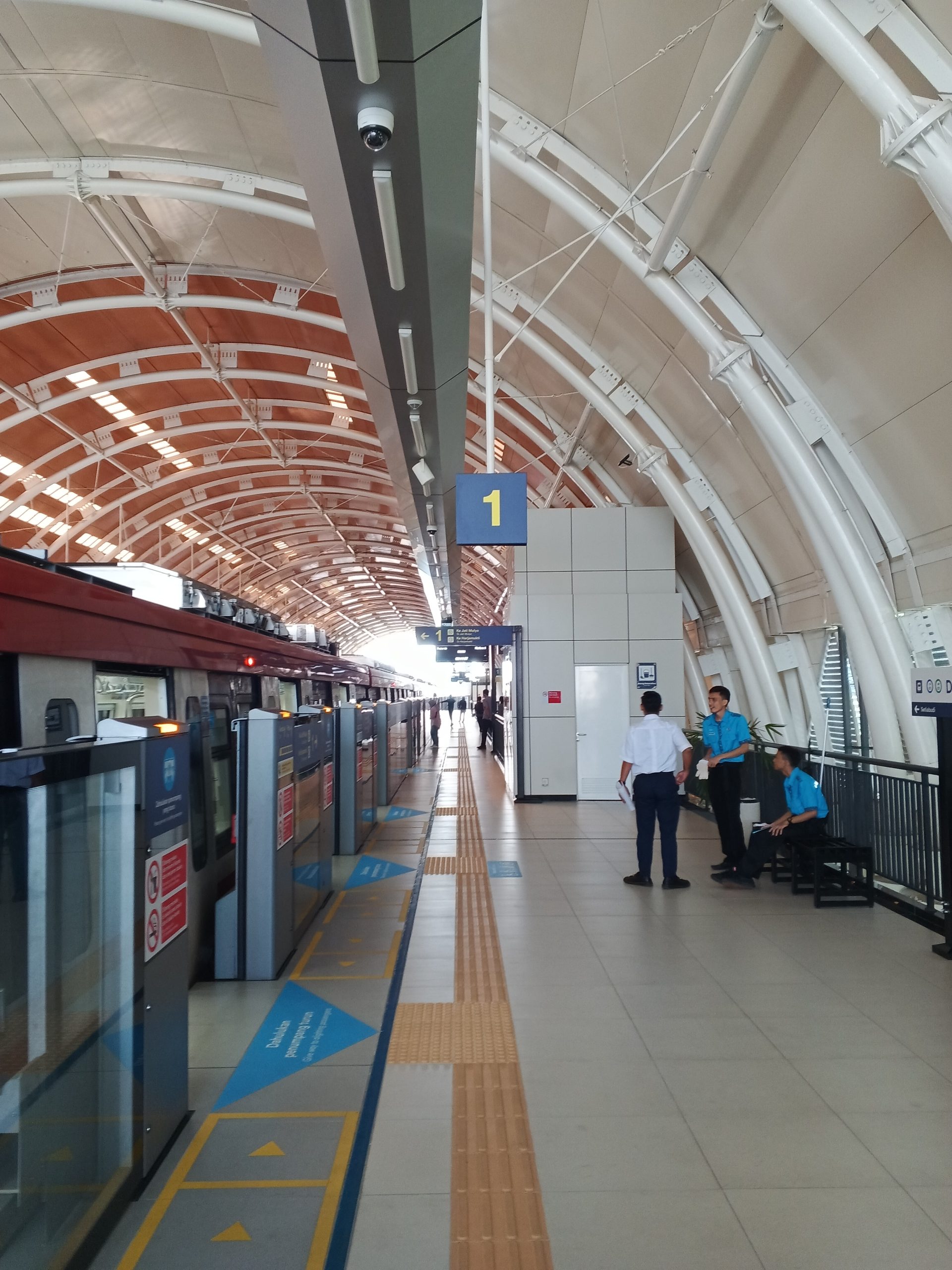Peron 1 Stasiun KAI LRT Jabodebek Dukuh Atas | Foto: Adrian Falah Diratama
