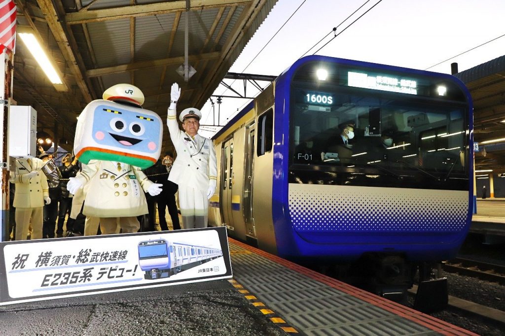 KRL Seri E235 Resmi Beroperasi di Jalur Yokosuka
