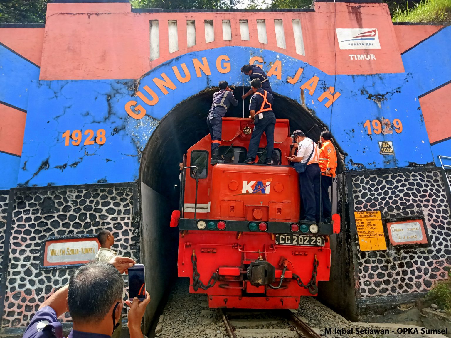 Pt Kai Divre Iii Palembang Ujicobakan Lokomotif Cc202 Di Petak Lahat