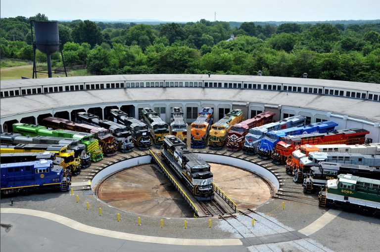 Penerapan “Vintage Livery” pada Lokomotif Modern di