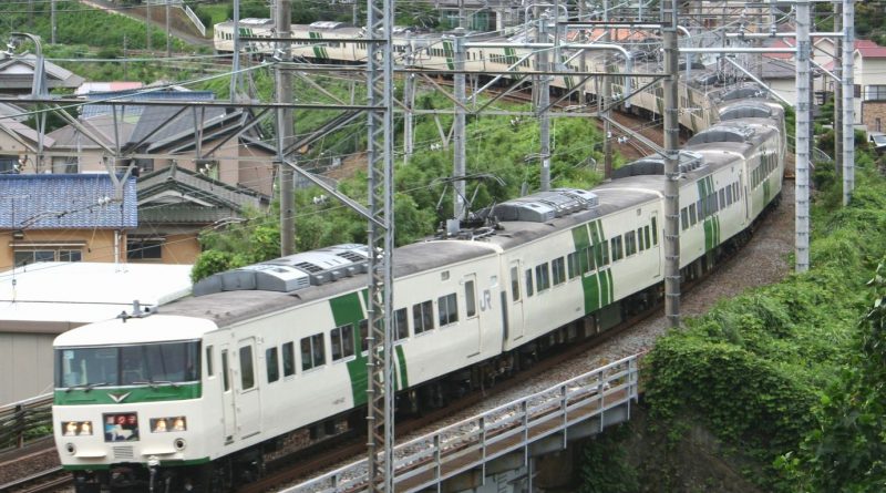 KRL Seri 185 JR East