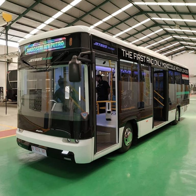 Karoseri Adi Putro Perkenalkan Bus Jetbus Transit
