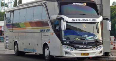 Bus Sinar Jaya isi BBM