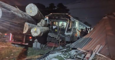 Commuter Line Jenggala Tertabrak Truk Kayu, Satu Orang Meninggal Dunia