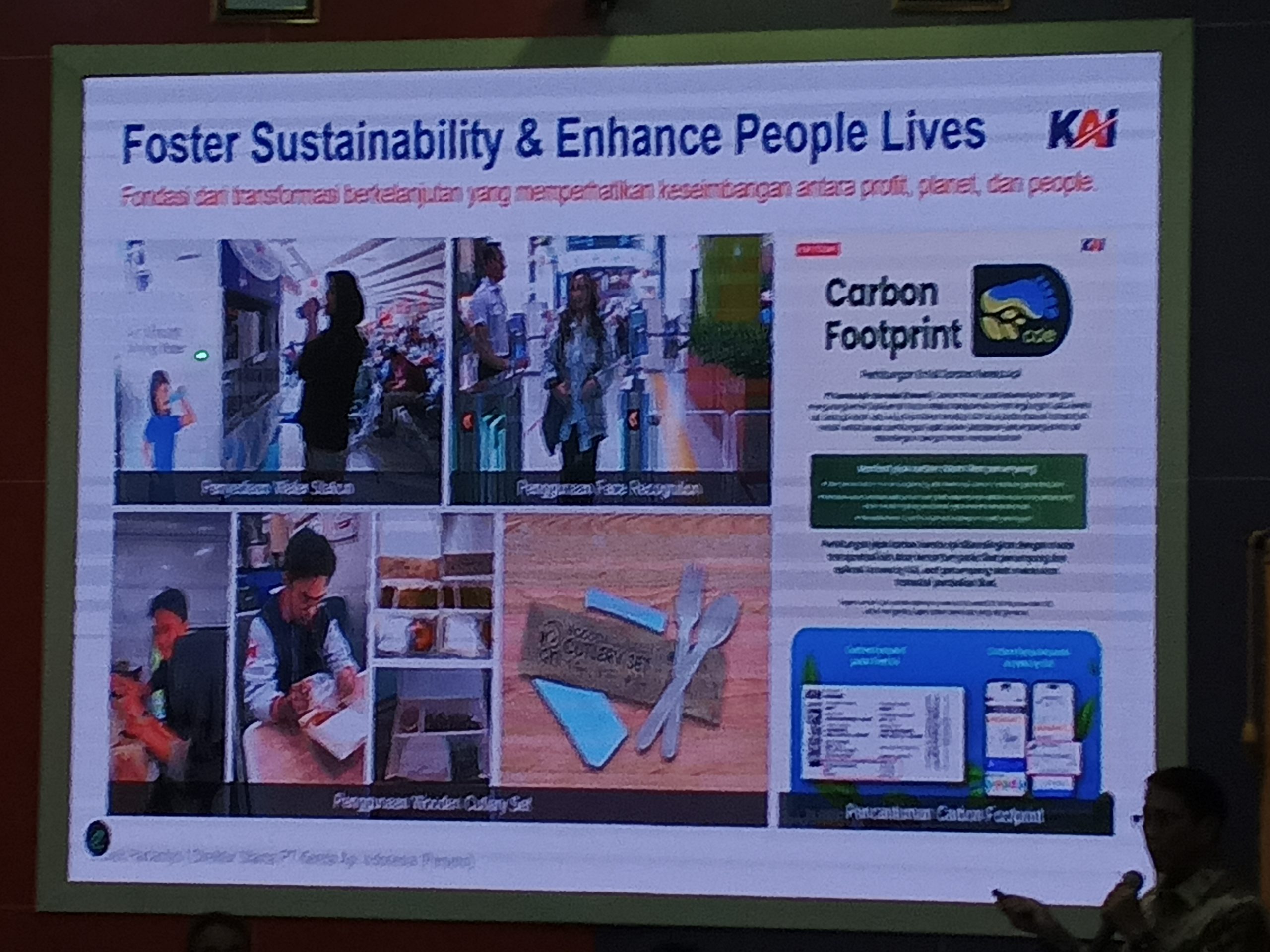 Inovasi KAI terkait pengurangan emisi karbon seperti Penyediaan Water Station, Penggunaan Face Recognition, Pemakaian Wooden Cuttlery Set, hingga Pencantuman Informasi Carbon Footprint | Foto: RED/ Adrian Falah Diratama