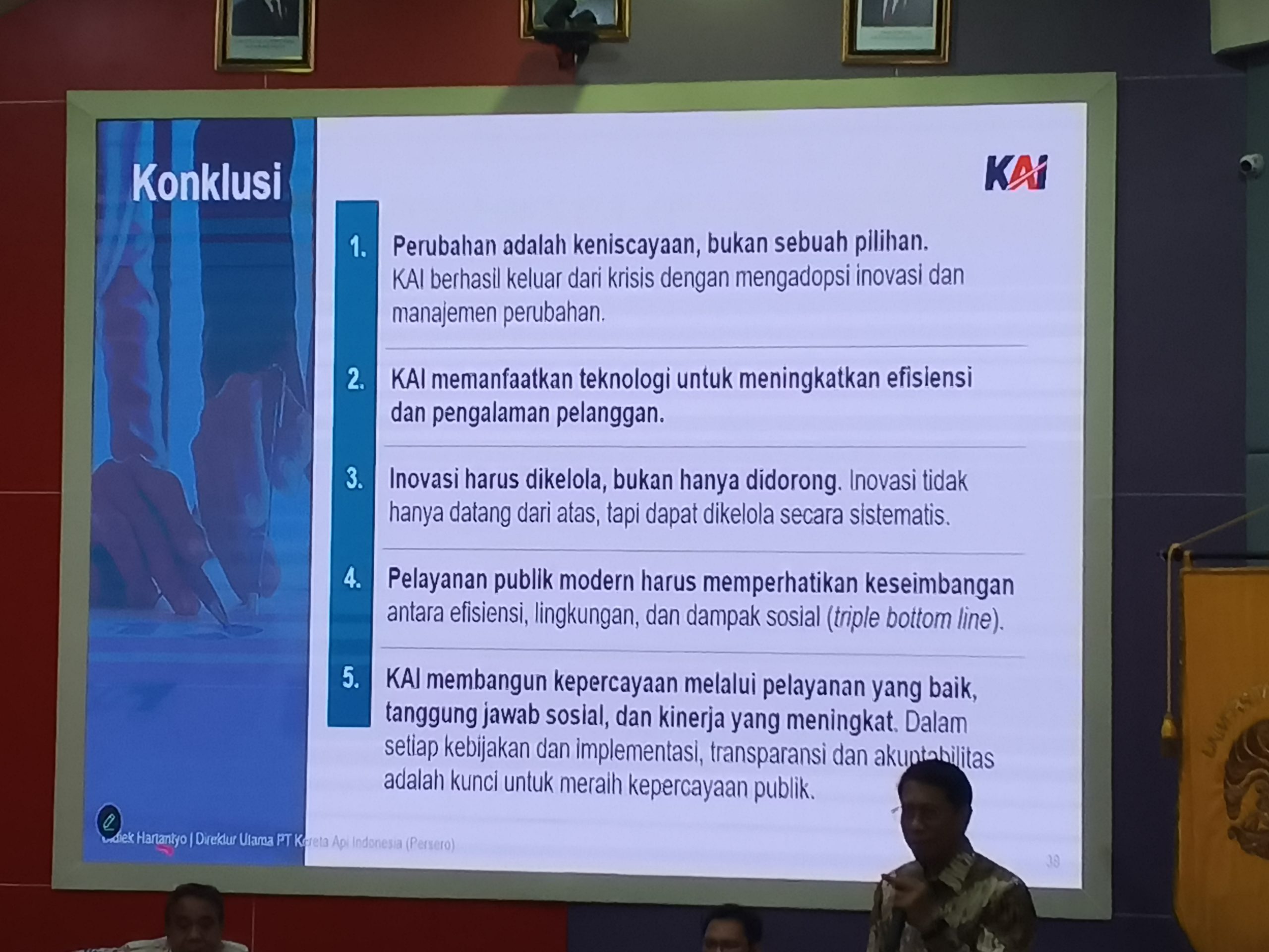 Kesimpulan presentasi | Foto: RED/ Adrian Falah Diratama