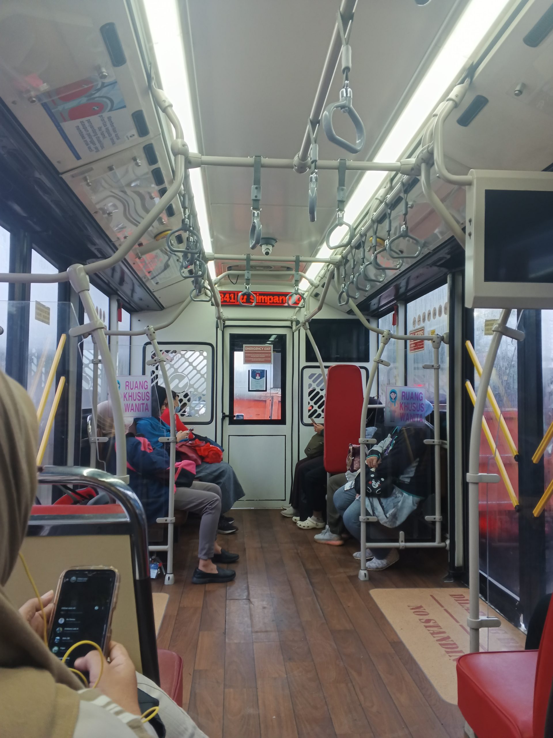 B41 setelah melewati Jembatan Cipendawa dan terkena macet di pertigaan | Foto: RED/ Adrian Falah Diratama