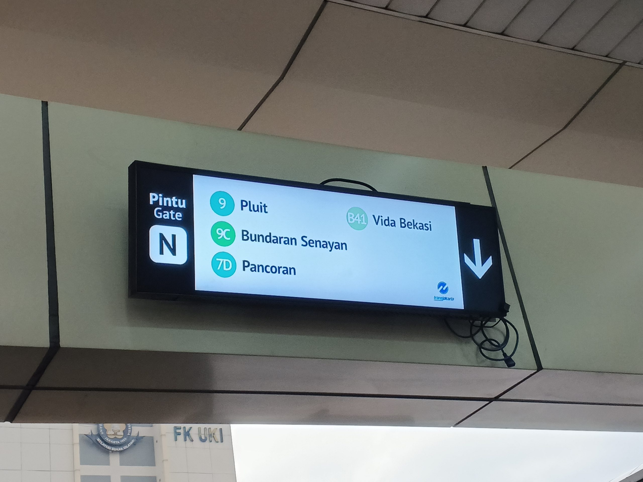 PIDS yang menunjukkan B41| Vida Bekasi pada Halte TransJakarta Cawang Sentral | Foto: RED/ Adrian Falah Diratama