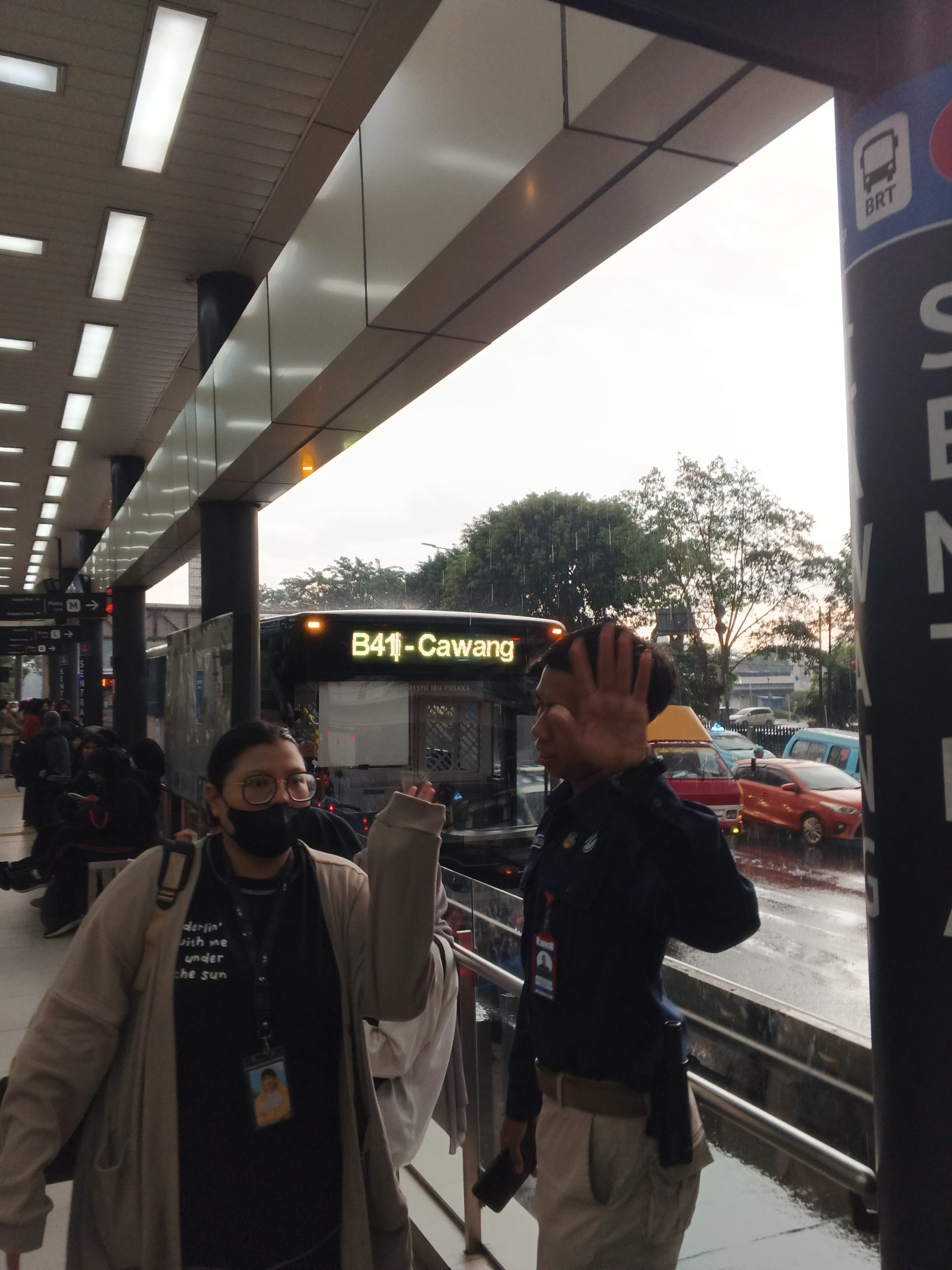 Akhirnya, bus pun tiba! | Foto: RED/ Adrian Falah Diratama