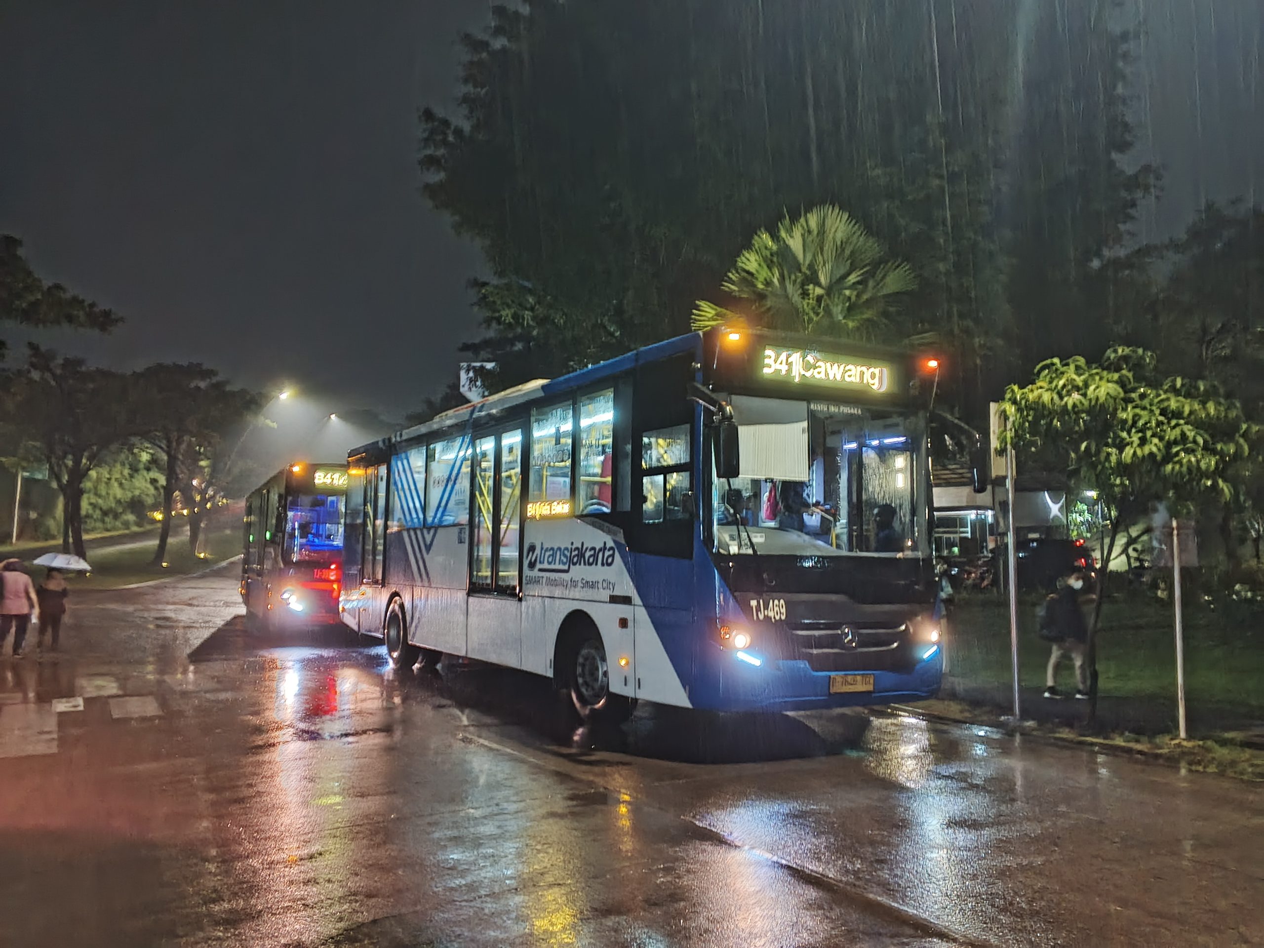Bus B41 di Vida Bekasi | Foto: RED/ Adrian Falah Diratama