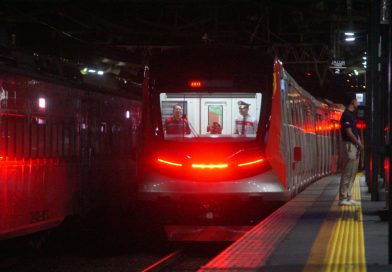 Rangkaian Pertama KRL Seri CLI-125 Resmi Beroperasi Melayani Penumpang