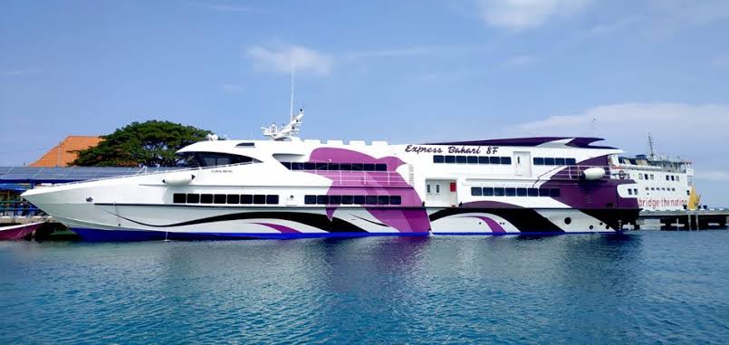 Kapal cepat Express Bahari