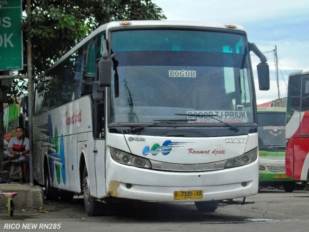 Bus Kramat Djati MAN