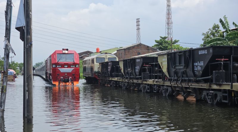 Semarang Tawang Banjir, Lokomotif BB304 dan CC300 Diturunkan