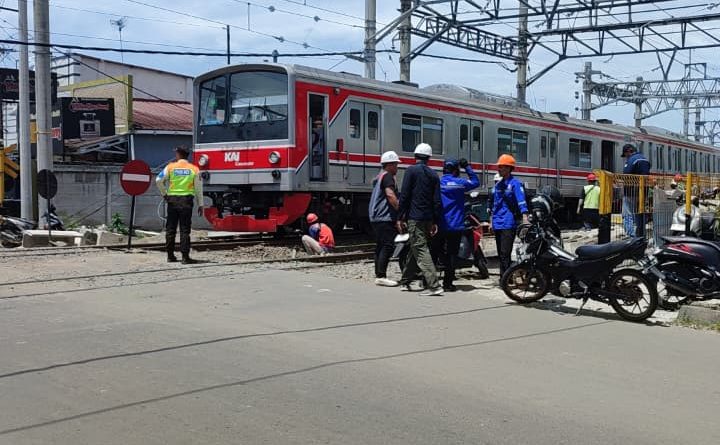 Rangkaian Commuter Line Anjlok di Rangkasbitung, Perjalanan Terganggu
