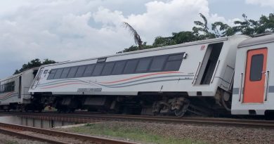 KA Purwojaya Anjlok di Stasiun Kedunggedeh, Dua Kereta Tergelincir Salah Satu Kereta dari KA Purwojaya Fakultatif yang Tergelincir. | Foto: Istimewa