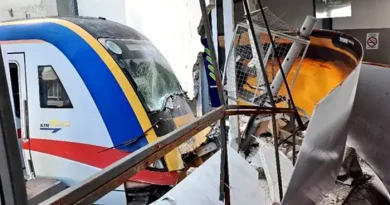 Kereta Komuter KTM Tabrak Sepur Badug di Butterworth