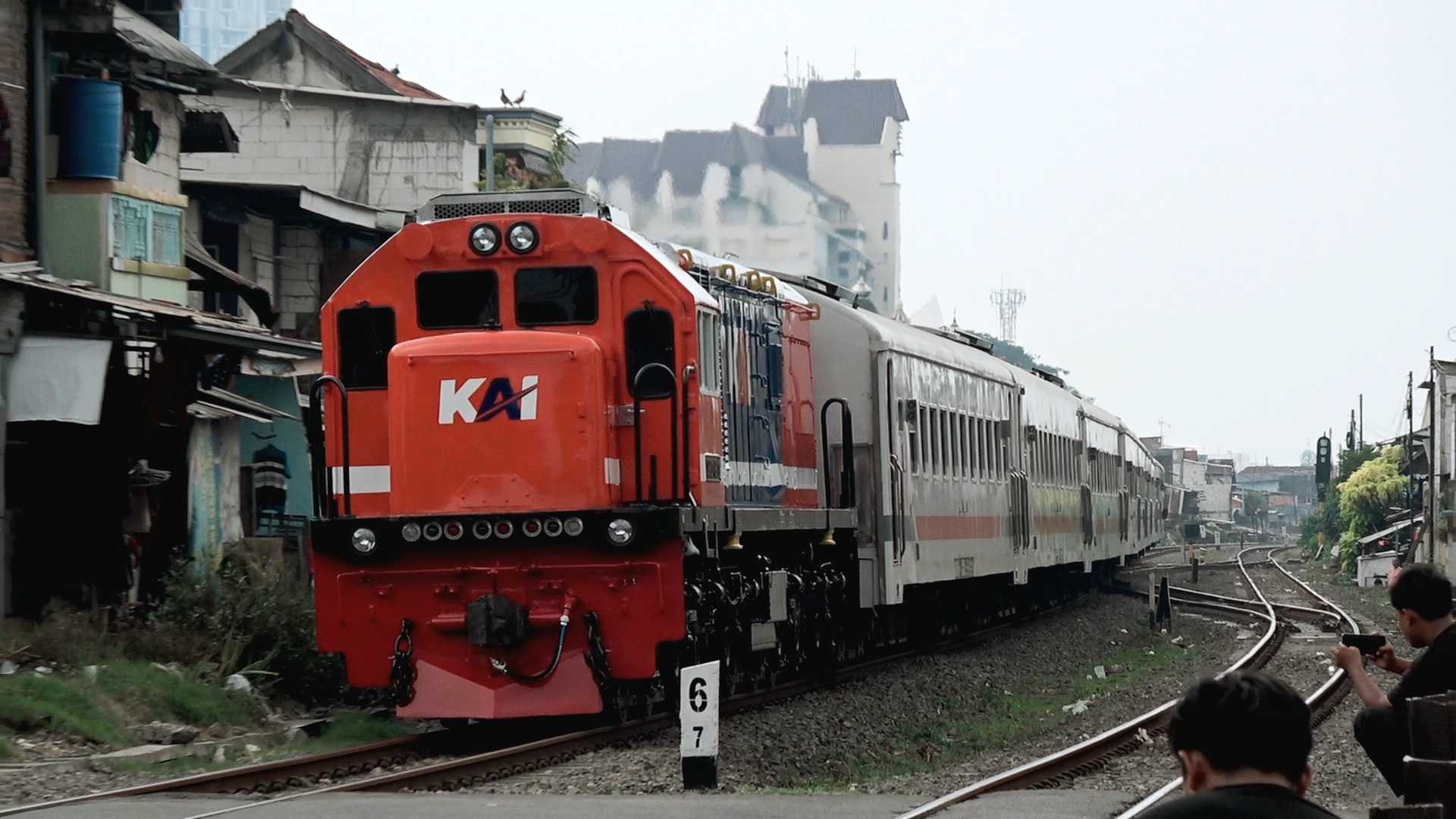 CC201 89 12 SDT Debut Pertama Setelah Perawatan dengan KA 405/406 Commuter Line Dhoho. | Foto: RED/Alifiardi Maulana