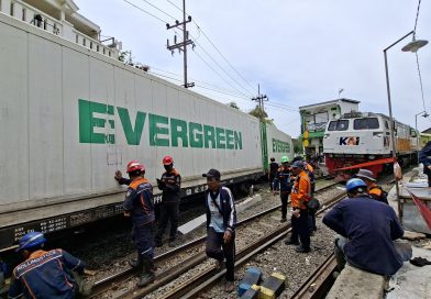 KA Angkutan Petikemas Anjlok di Pasarturi, Lalu Lintas Terganggu