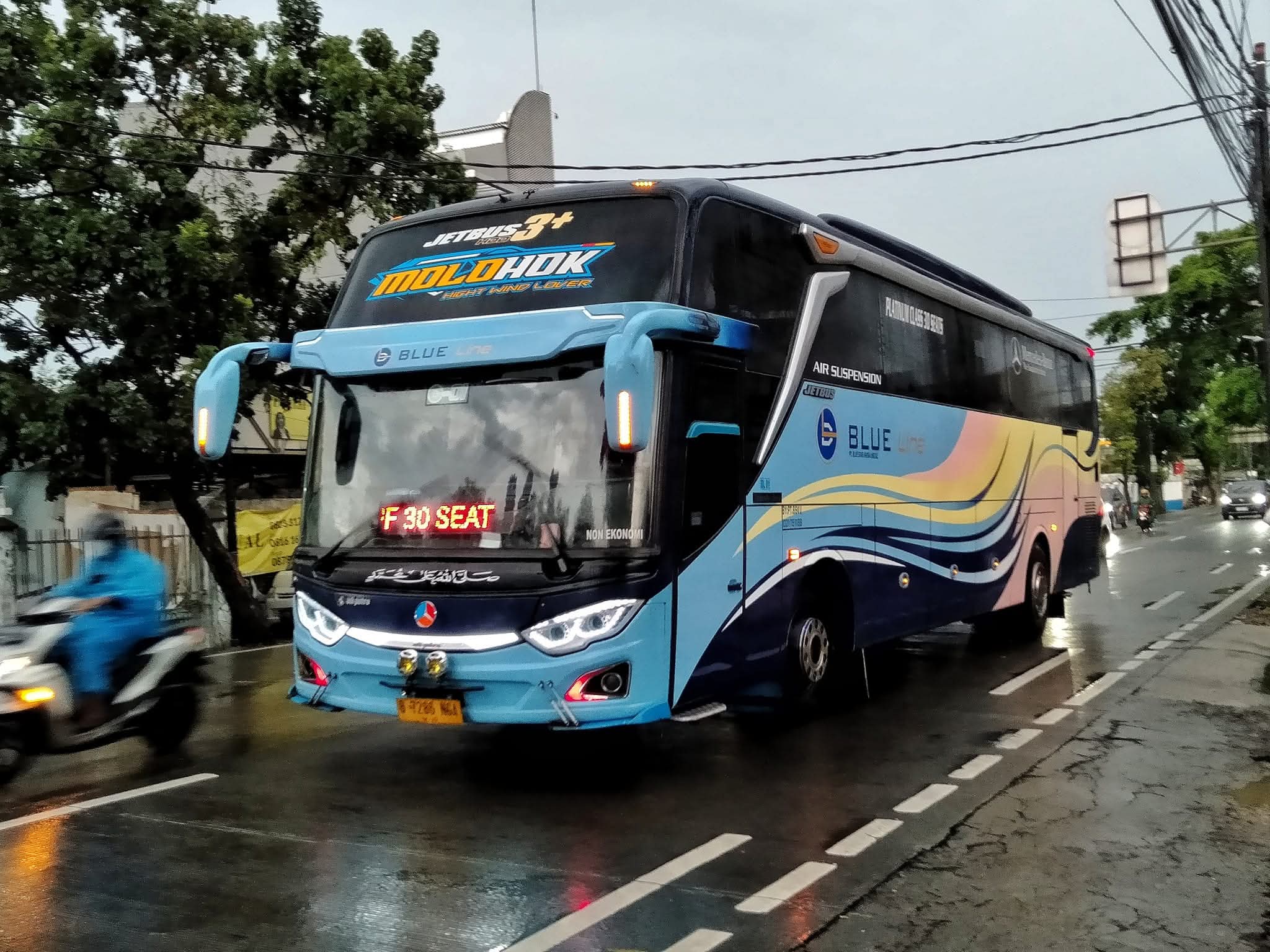 Bus blue star blue line