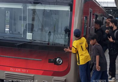2 Rangkaian Pertama KRL Seri CLI-225 Resmi Beroperasi