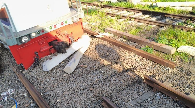 Lokomotif “Nyusruk” di Rangkasbitung, Perjalanan Commuter Line Merak Terhambat