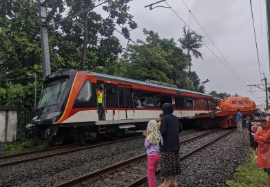 KA Bandara Soetta Tabrakan Dengan Truk di Poris