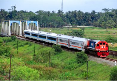 Pengiriman Kereta Ekonomi Kerakyatan dari Jakarta ke Yogyakarta. Foto: Erzi Anjar Azakki via Facebook