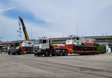 Lokomotif BB303 dan BB203 dari Medan Tiba di Jakarta