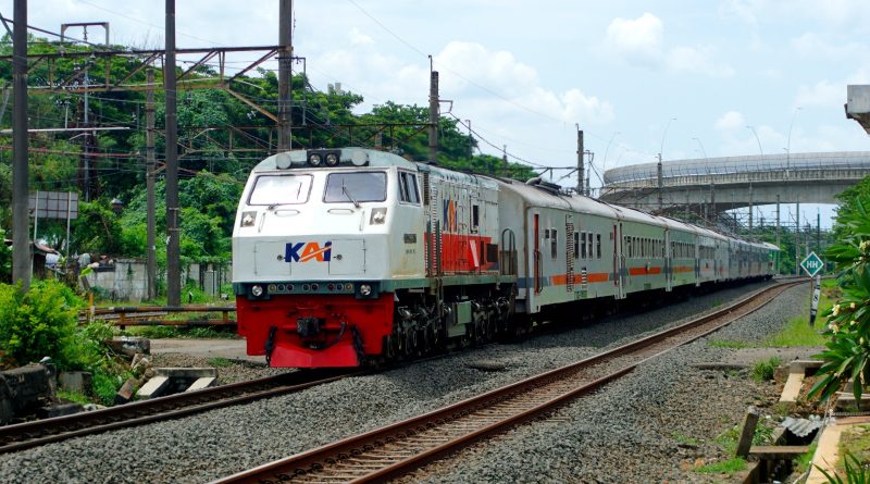 Ilustrasi: KA Blambangan Ekspres, saat ini menjadi satu-satunya KA yang langsung menghubungkan Jawa bagian barat dengan Banyuwangi via Semarang dan Surabaya | Foto: RED/Ikko Haidar Farozy