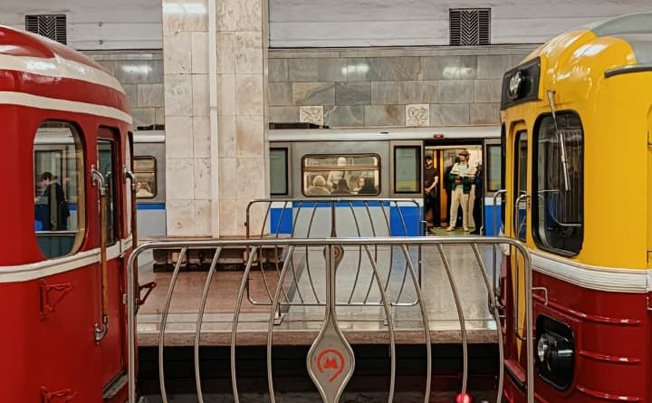 HUT 91 Moskow Metro: Pameran Kereta Lawas