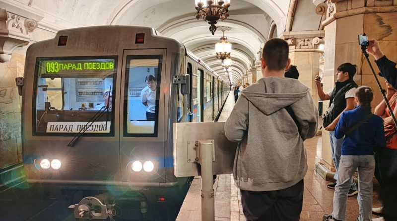 HUT 91 Moskow Metro (3): Parade Kereta