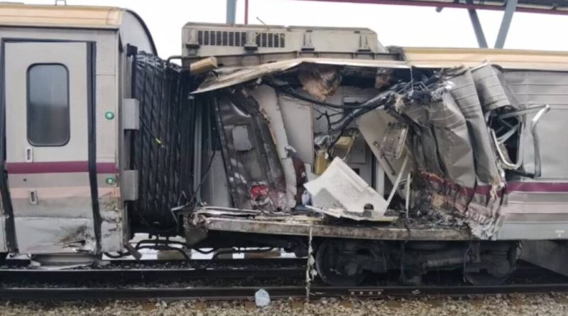 Lokomotif Langsir Tabrak Kereta Tidur di Tailan