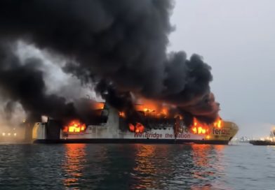 KMP Batumandi Terbakar, Beberapa Bus Beserta Puluhan Kendaraan Lain Ikut Terbakar