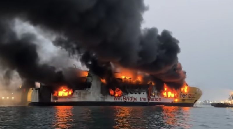 KMP Batumandi Terbakar, Beberapa Bus Beserta Puluhan Kendaraan Lain Ikut Terbakar